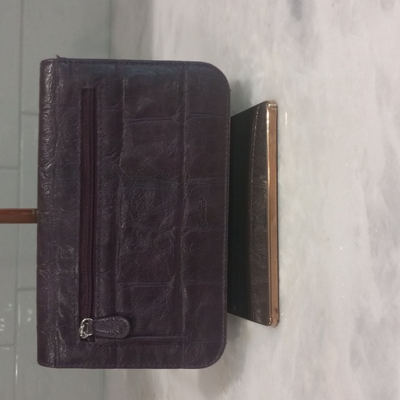 Wallet/Wristlet - Picture 2 of 15